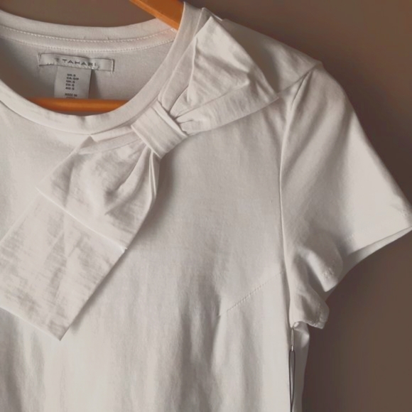T Tahari White Crew Neck T-shirt with Bow on Collar | New! Size Small - Picture 5 of 15